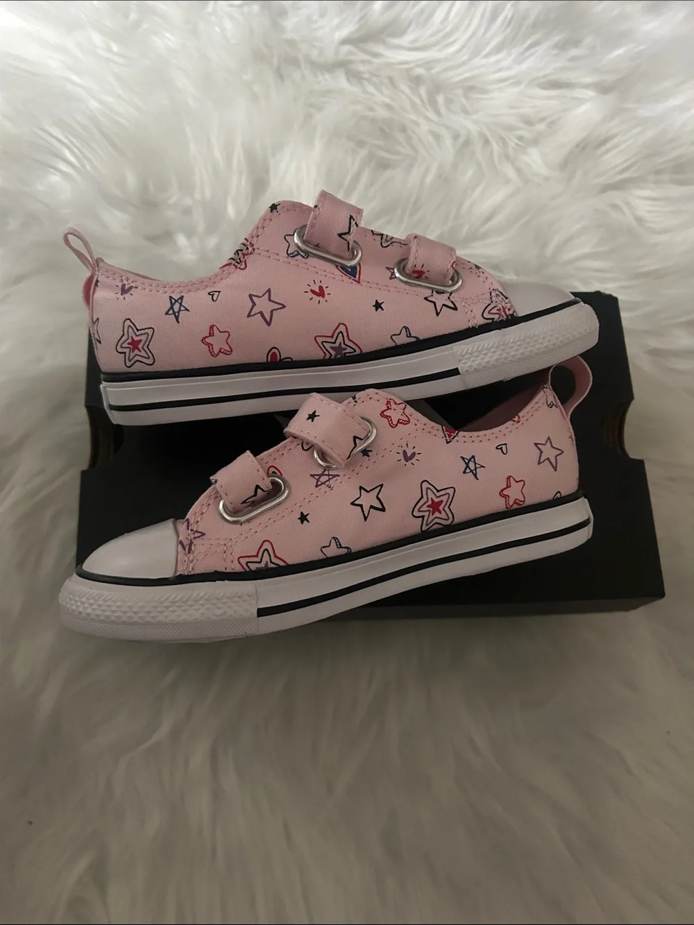 New in box pink star print Converse Sneakers size 10